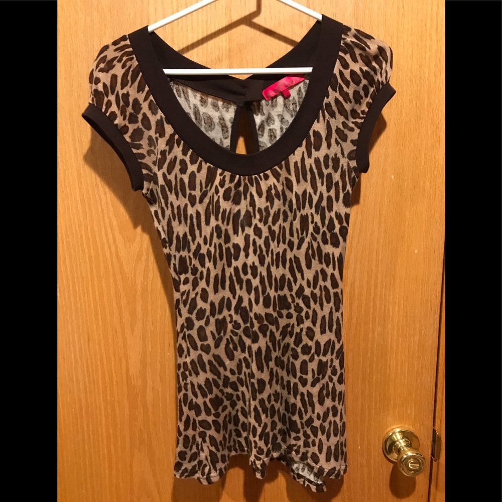 Almost Famous Leopard top